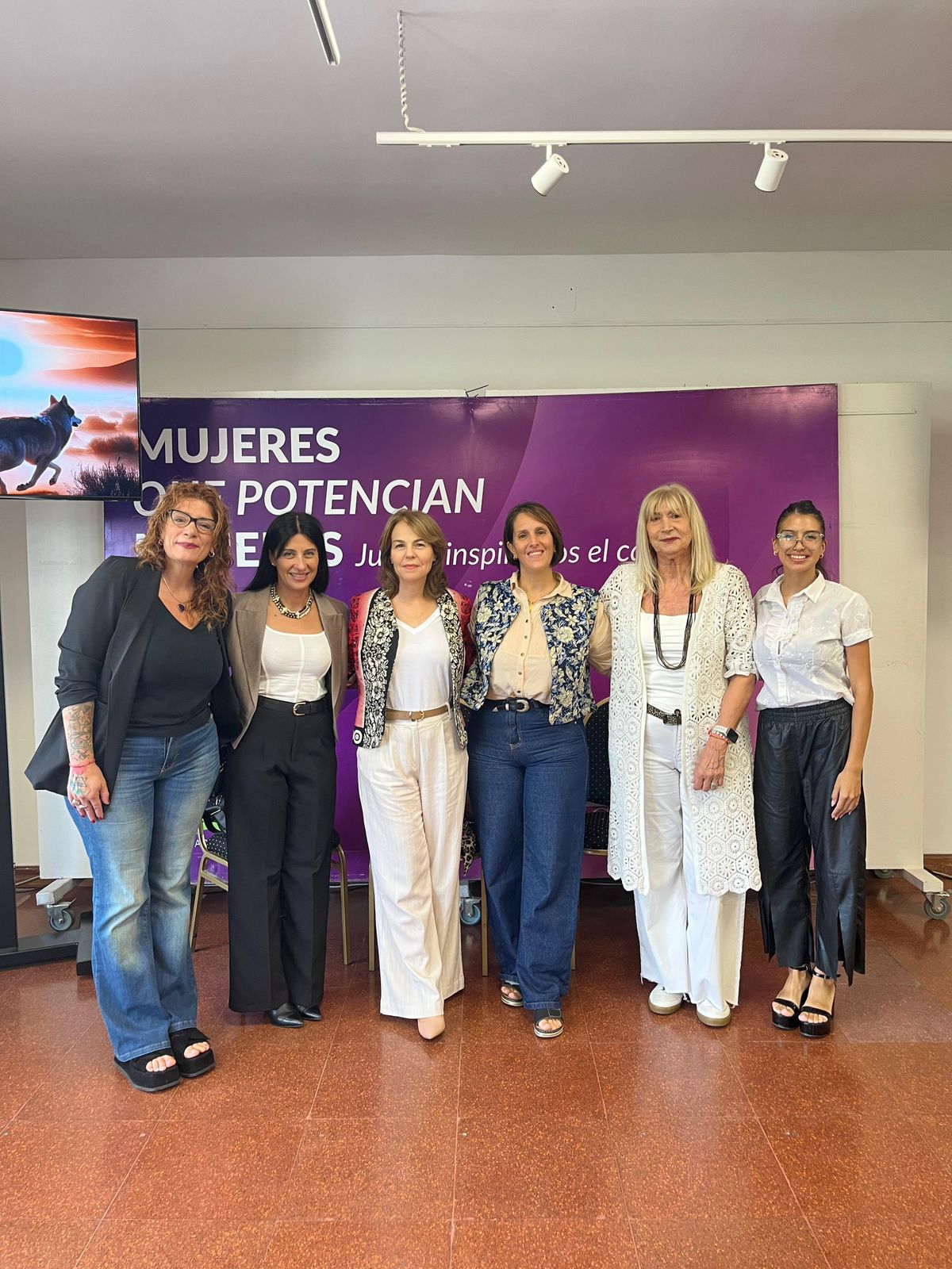 Participación en el encuentro“Mujeres que potencian mujeres”